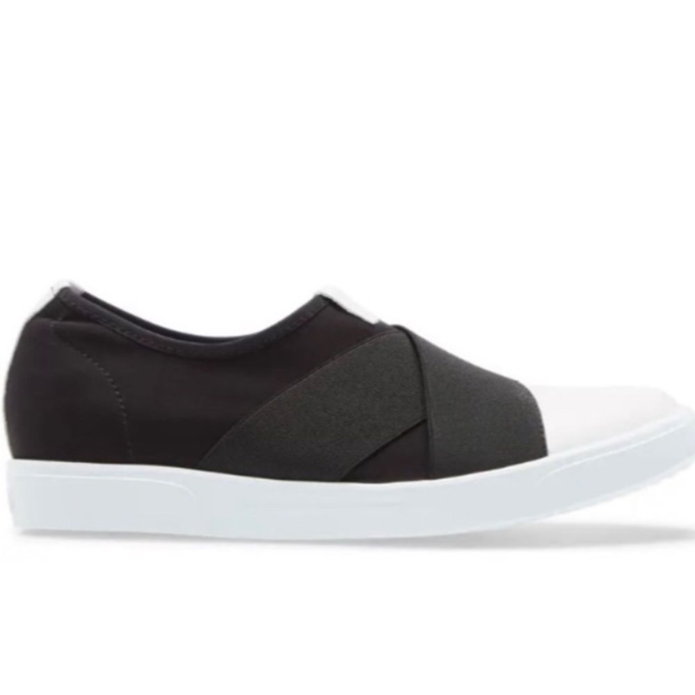 Munro Women's Munro Anjela Slip-On Sneaker Size 6 M Black White comfort Golf - Picture 5 of 5